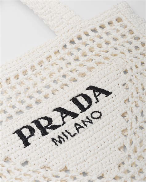 Gehäkelte Prada Brique Tasche.